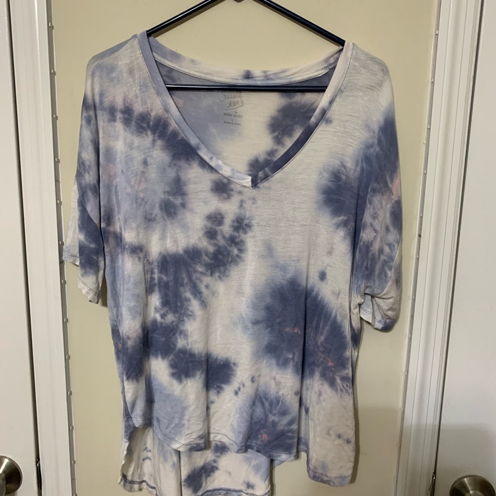 Tie-dyed Blue and White Short Sleeve Vneck Tee